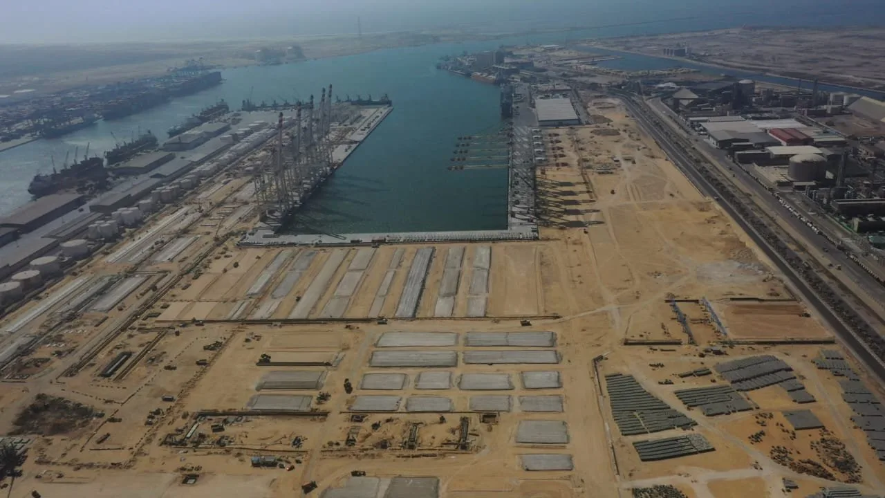 وزارة النقل تكشف عن أحدث صور جوية لمحطة حاويات تحيا مصر 1 في ميناء دمياط وزارة النقل تكشف عن أحدث صور جوية لمحطة حاويات تحيا مصر 1 في ميناء دمياط