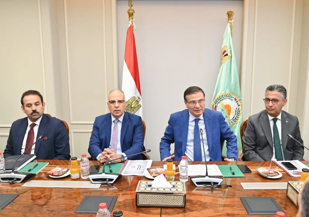 وزراء الزراعة والري والتموين ورئيس مستقبل مصر يتباحثون حول تحسين زراعة قصب السكر والبنجر وزراء الزراعة والري والتموين ورئيس مستقبل مصر يتباحثون حول تحسين زراعة قصب السكر والبنجر