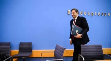 وزير ألماني يحدد المخاطر المتعلقة بميزانية 2026 وينتقد أوروبا بسبب اتفاق الرسوم الجمركية