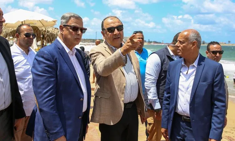 وزير الأعمال العامة ومحافظ الإسكندرية يقومان بجولة تفقدية شاملة في منطقة المعمورة وزير الأعمال العامة ومحافظ الإسكندرية يقومان بجولة تفقدية شاملة في منطقة المعمورة