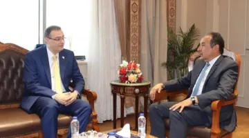 وزير الأعمال يستقبل رئيس الهيئة المركزية للتنظيم والإدارة لمناقشة تعزيز التعاون المشترك.