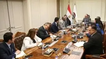 وزير الأعمال يناقش فرص التعاون والشراكة مع وفد البنك الدولي