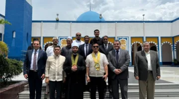 وزير الأوقاف يتفقد المسجد الأزرق ويزرع شجرة مصرية خلال زيارته للجالية في مانيلا