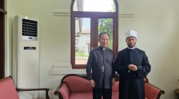 وزير الأوقاف يتناول مع رئيس أساقفة مانيلا سبل التعاون المشترك وتنسيق الزيارات بين الجانبين