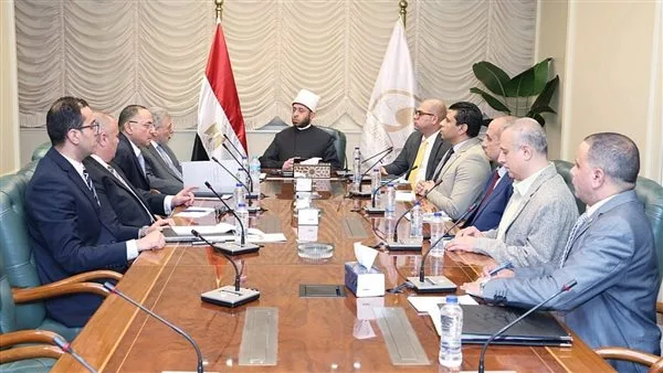 وزير الأوقاف يناقش سبل تعزيز استفادة الأصول الوقفية وزير الأوقاف يناقش سبل تعزيز استفادة الأصول الوقفية