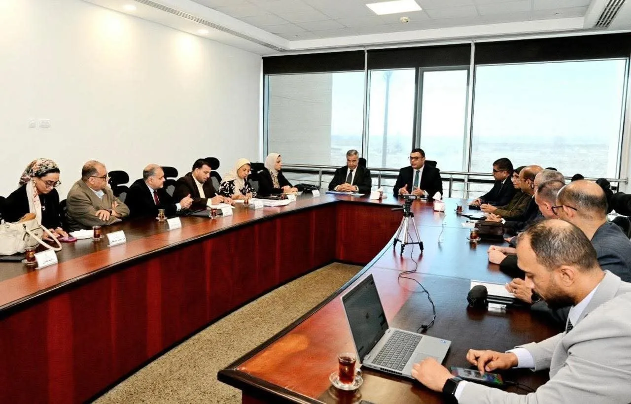 وزير الإسكان ومحافظ الإسكندرية يستعرضان مجموعة من الملفات المشتركة في العمل وزير الإسكان ومحافظ الإسكندرية يستعرضان مجموعة من الملفات المشتركة في العمل