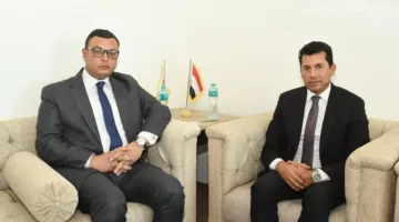وزير الإسكان ووزير الشباب والرياضة يستعرضان مشروعات العمل وآفاق التعاون المشترك