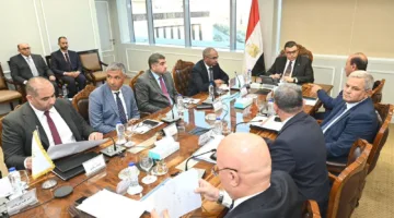 وزير الإسكان يجتمع لمراجعة تقدم المشروعات ضمن مبادرة “حياة كريمة” الجارية التنفيذ.