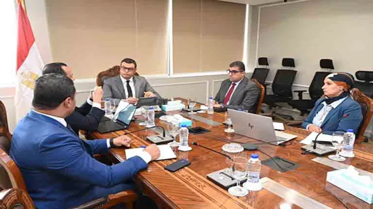 وزير الإسكان يراقب تقدم الاستراتيجية الوطنية للعمارة الخضراء والمستدامة وزير الإسكان يراقب تقدم الاستراتيجية الوطنية للعمارة الخضراء والمستدامة