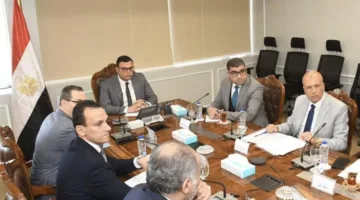 وزير الإسكان يراقب تقدم المشاريع التنموية في مدينة السويس الجديدة