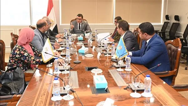 وزير الإسكان يراقب تقدم مشروع الممرات السياحية في مدينة الشيخ زايد وزير الإسكان يراقب تقدم مشروع الممرات السياحية في مدينة الشيخ زايد