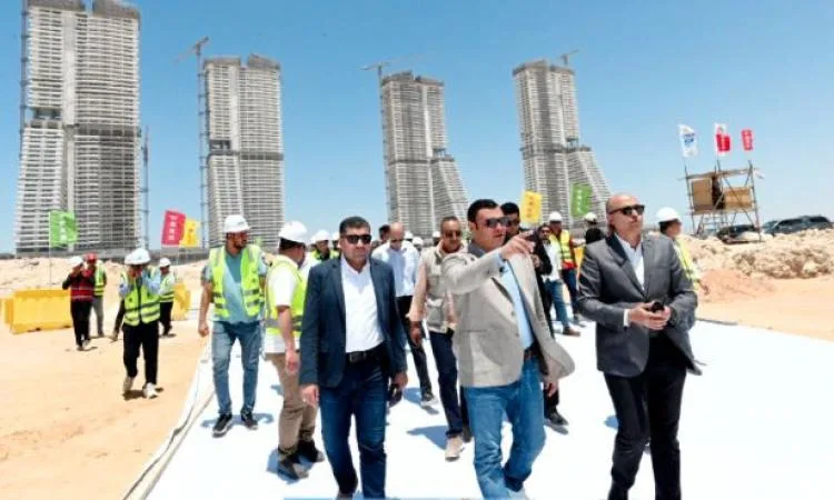 وزير الإسكان يزور أبراج “الداون تاون” و”بحيرات كريستال لاجون” في العلمين وزير الإسكان يزور أبراج “الداون تاون” و”بحيرات كريستال لاجون” في العلمين