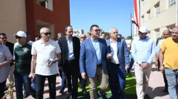 وزير الإسكان يزور الطرق ومحطة معالجة مياه الصرف ومشروع مدرسة في النوبارية الجديدة
