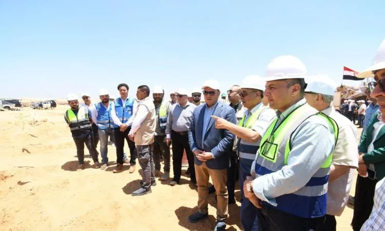 وزير الإسكان يزور محطة معالجة مياه الشرب الجديدة في مدينة السادات وزير الإسكان يزور محطة معالجة مياه الشرب الجديدة في مدينة السادات