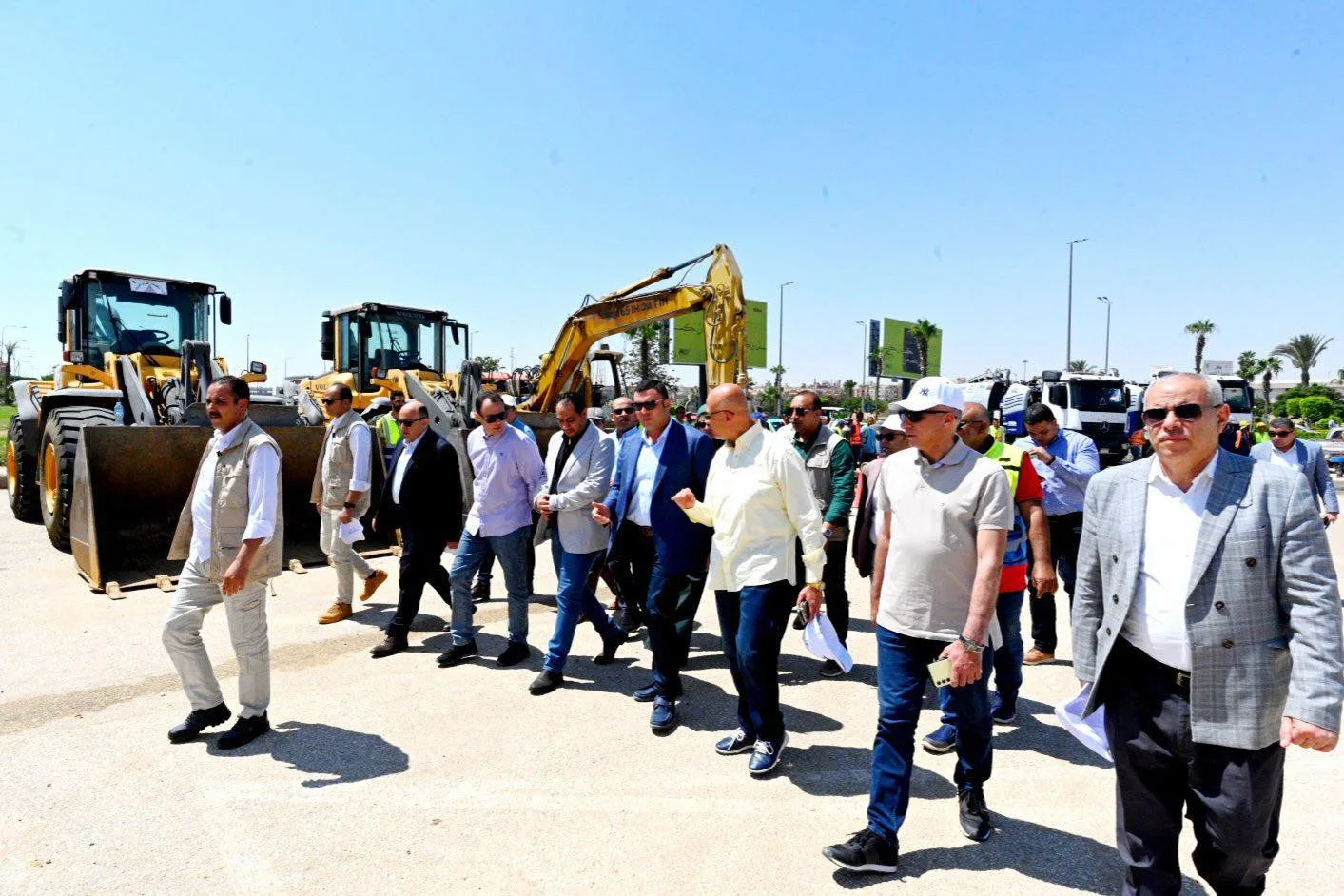 وزير الإسكان يزور مشاريع تطوير محور 26 يوليو في منطقتي 6 أكتوبر والشيخ زايد وزير الإسكان يزور مشاريع تطوير محور 26 يوليو في منطقتي 6 أكتوبر والشيخ زايد