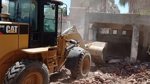 وزير الإسكان يَصدر 17 قرارًا لإزالة مخالفات البناء والاعتداءات في مدينة السادات وزير الإسكان يَصدر 17 قرارًا لإزالة مخالفات البناء والاعتداءات في مدينة السادات