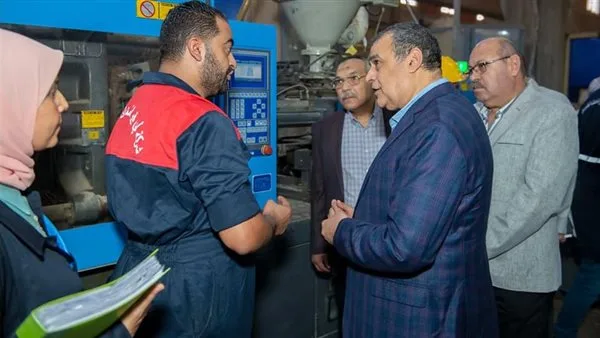 وزير الإنتاج الحربي يزور شركة أبي قير للهندسة الصناعية