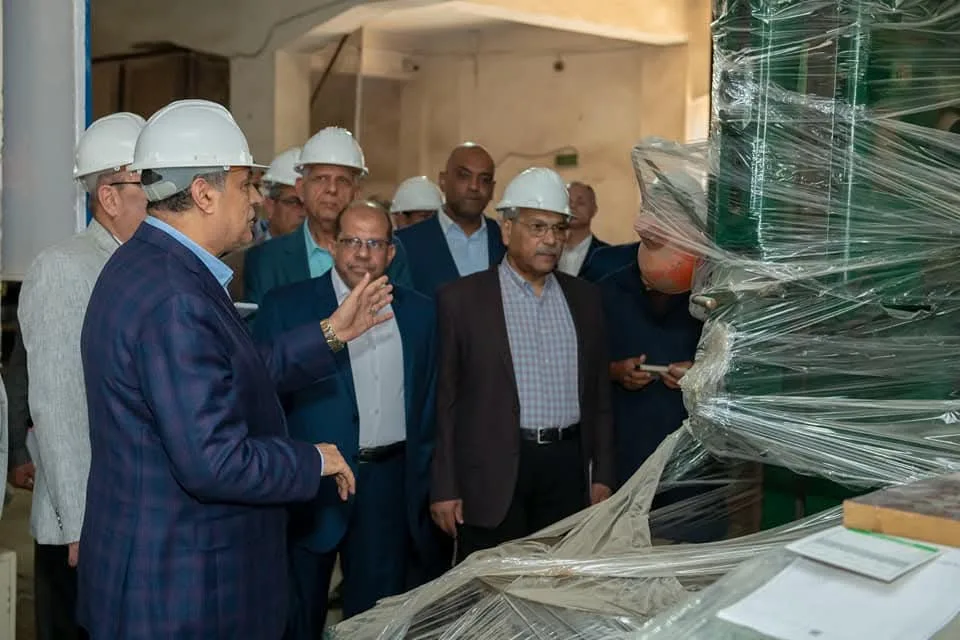وزير الإنتاج الحربي يقوم بجولة في شركة أبي قير للصناعات الهندسية (المصنع الحربي 10)