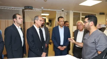 وزير الاتصالات يزور الجرحى في حريق سنترال رمسيس بالمستشفيات: المنيرة، دار الفؤاد، صيدناوي، والقبطي.