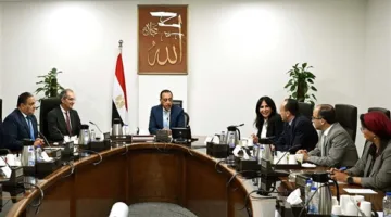 وزير الاتصالات يقدم لرئيس الوزراء تحديثًا حول تطوير سنترال رمسيس بعد الحادث الأخير.
