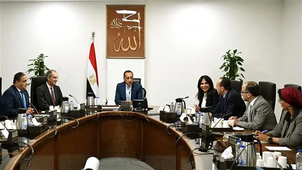 وزير الاتصالات يقدم لرئيس الوزراء تحديثًا حول تطوير سنترال رمسيس بعد الحادث الأخير. وزير الاتصالات يقدم لرئيس الوزراء تحديثًا حول تطوير سنترال رمسيس بعد الحادث الأخير.