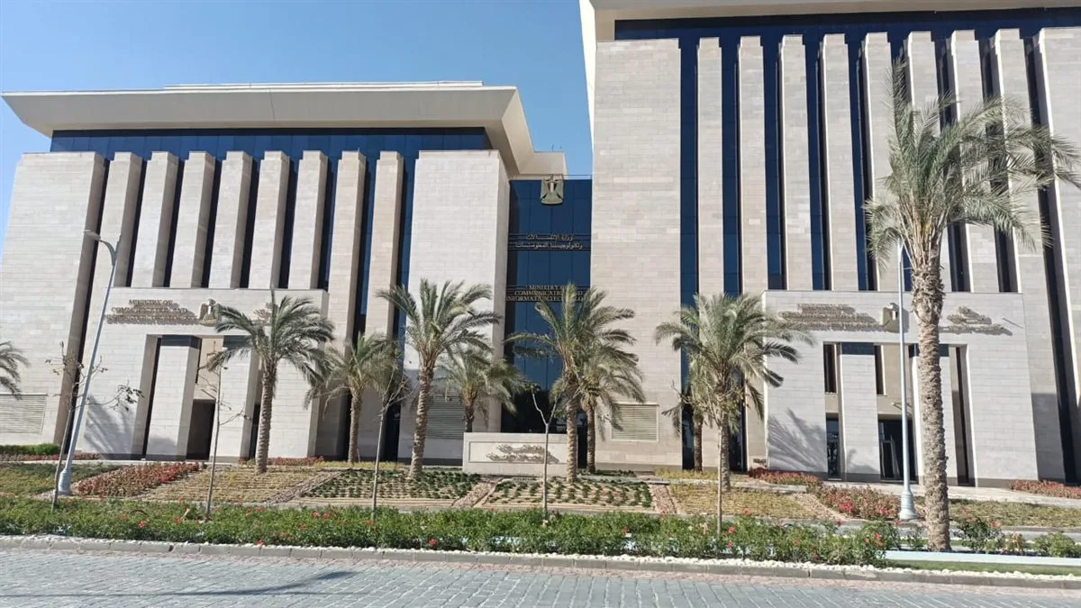 وزير الاتصالات يوضح حقيقة تصريحاته بشأن تأثير الحريق في سنترال رمسيس على خدمة الإنترنت وزير الاتصالات يوضح حقيقة تصريحاته بشأن تأثير الحريق في سنترال رمسيس على خدمة الإنترنت