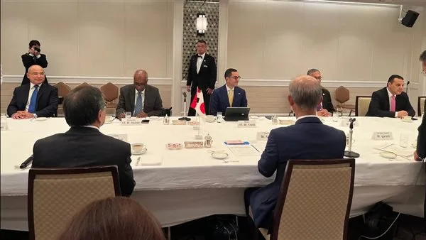 وزير الاستثمار: فرص استثمارية رائعة في مجالات السيارات والإلكترونيات والطاقة المتجددة والاتصالات والسياحة. وزير الاستثمار: فرص استثمارية رائعة في مجالات السيارات والإلكترونيات والطاقة المتجددة والاتصالات والسياحة.