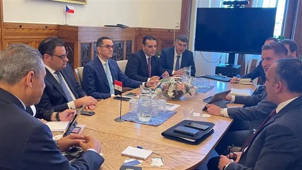 وزير الاستثمار يجتمع بمسؤولين من خمس شركات تشيكية