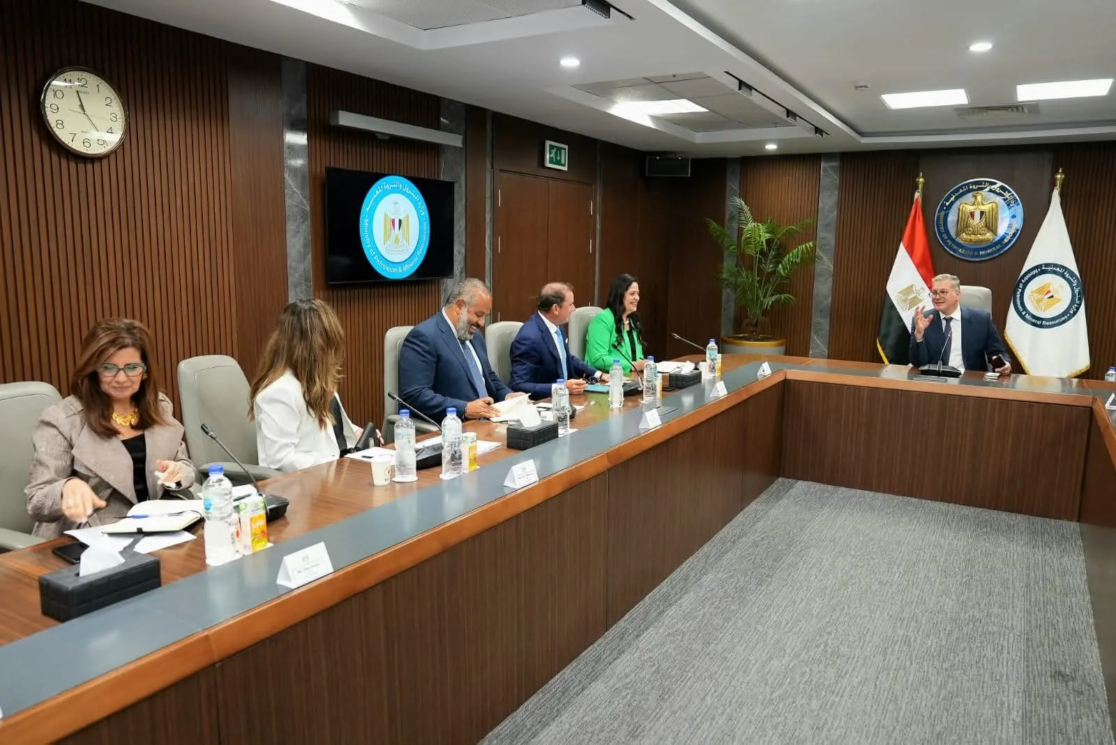 وزير البترول: تحويل الهيئة العامة للثروة المعدنية إلى هيئة اقتصادية سيزيد من قدرتها على التطوير. وزير البترول: تحويل الهيئة العامة للثروة المعدنية إلى هيئة اقتصادية سيزيد من قدرتها على التطوير.