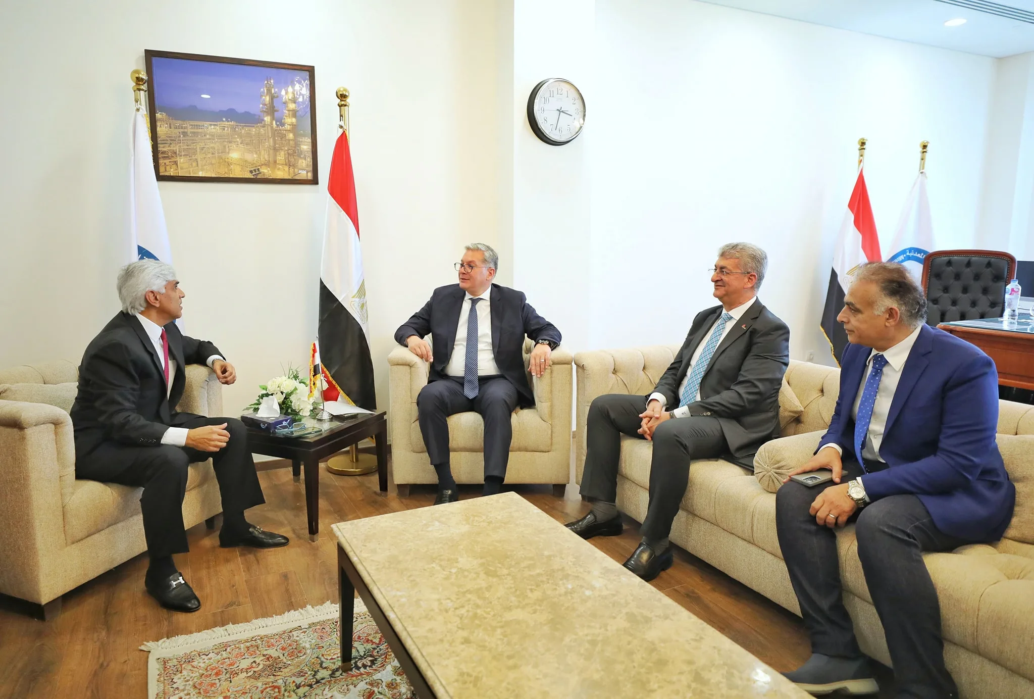 وزير البترول: تعزيز الصناعات المحلية يأتي على رأس أولويات الحكومة وزير البترول: تعزيز الصناعات المحلية يأتي على رأس أولويات الحكومة