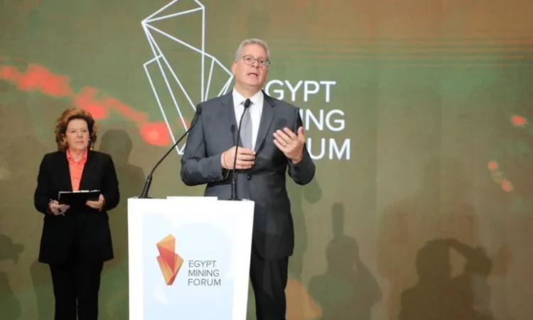 وزير البترول والثروة المعدنية يدشّن الدورة الرابعة لمنتدى مصر للتعدين وزير البترول والثروة المعدنية يدشّن الدورة الرابعة لمنتدى مصر للتعدين