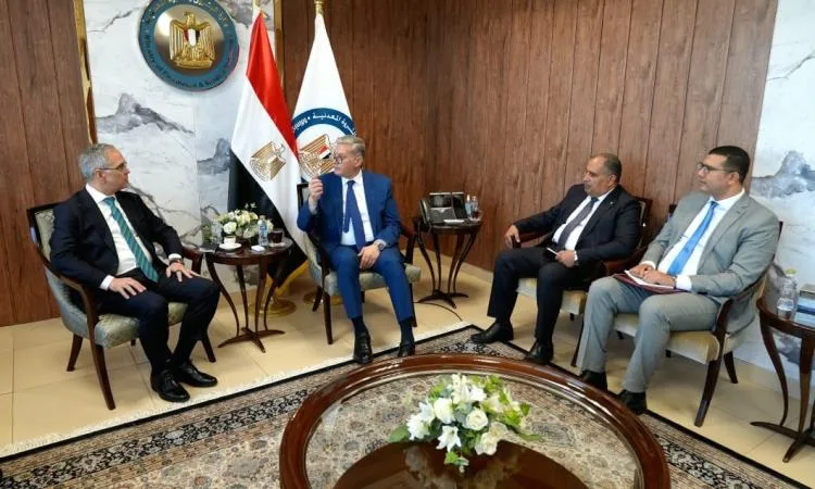 وزير البترول يتناول مع شركة “شلمبرجير” طرق تعزيز الاستكشاف والتعاون الفني
