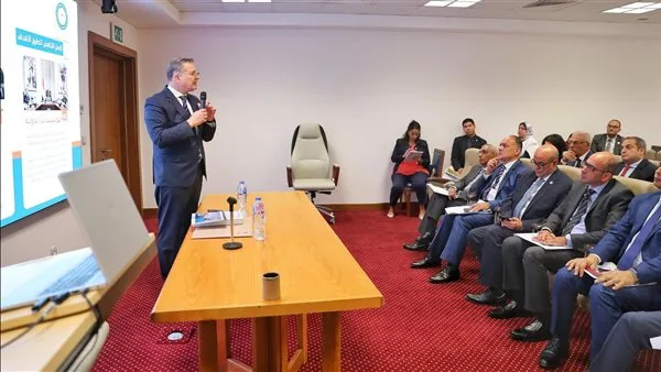 وزير البترول يجتمع بالسفراء المعنيين برئاسة البعثات الدبلوماسية والقنصلية في الخارج. وزير البترول يجتمع بالسفراء المعنيين برئاسة البعثات الدبلوماسية والقنصلية في الخارج.