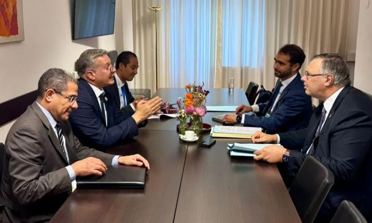 وزير البترول يجتمع برئيس مجلس الإدارة والمدير التنفيذي لشركة توتال إنرجيز وزير البترول يجتمع برئيس مجلس الإدارة والمدير التنفيذي لشركة توتال إنرجيز
