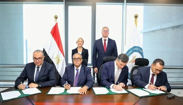 وزير البترول يحضر توقيع عقد جديد لاستخراج النفط في البحر المتوسط بين “إيني” و”بي بي” وزير البترول يحضر توقيع عقد جديد لاستخراج النفط في البحر المتوسط بين “إيني” و”بي بي”