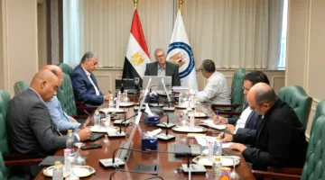 وزير البترول يراقب تأثيرات حادث الباخرة في خليج السويس