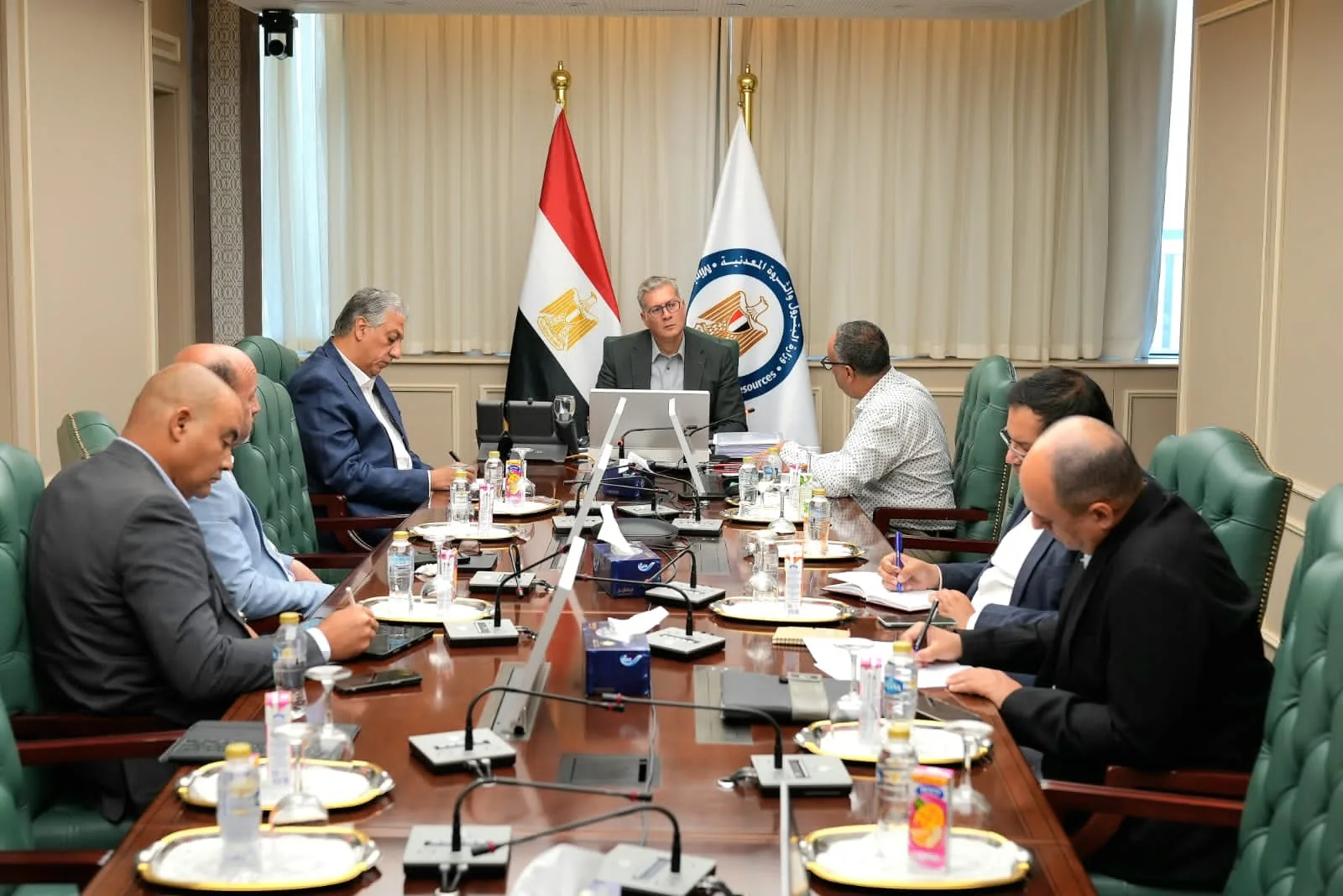 وزير البترول يراقب تأثيرات حادث الباخرة في خليج السويس