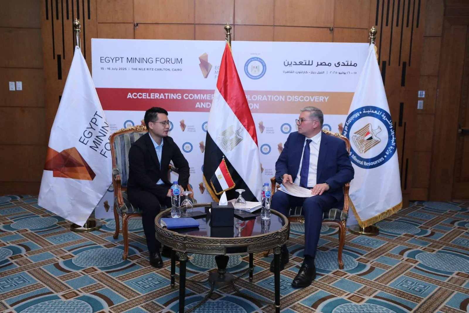 وزير البترول يناقش مع شركة صينية إنتاج الألواح الشمسية الزجاجية في مصر
