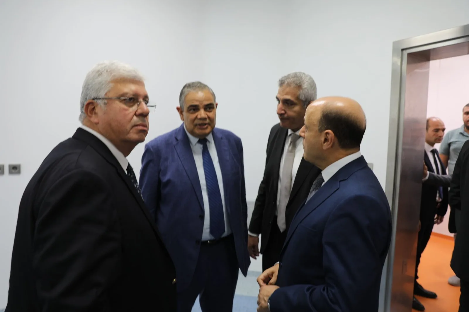 وزير التعليم العالي ومحافظ كفر الشيخ ورئيس الجامعة ي inaugurate ويستعرضون مجموعة من المشاريع التعليمية والصحية في جامعة المحافظة. وزير التعليم العالي ومحافظ كفر الشيخ ورئيس الجامعة ي inaugurate ويستعرضون مجموعة من المشاريع التعليمية والصحية في جامعة المحافظة.