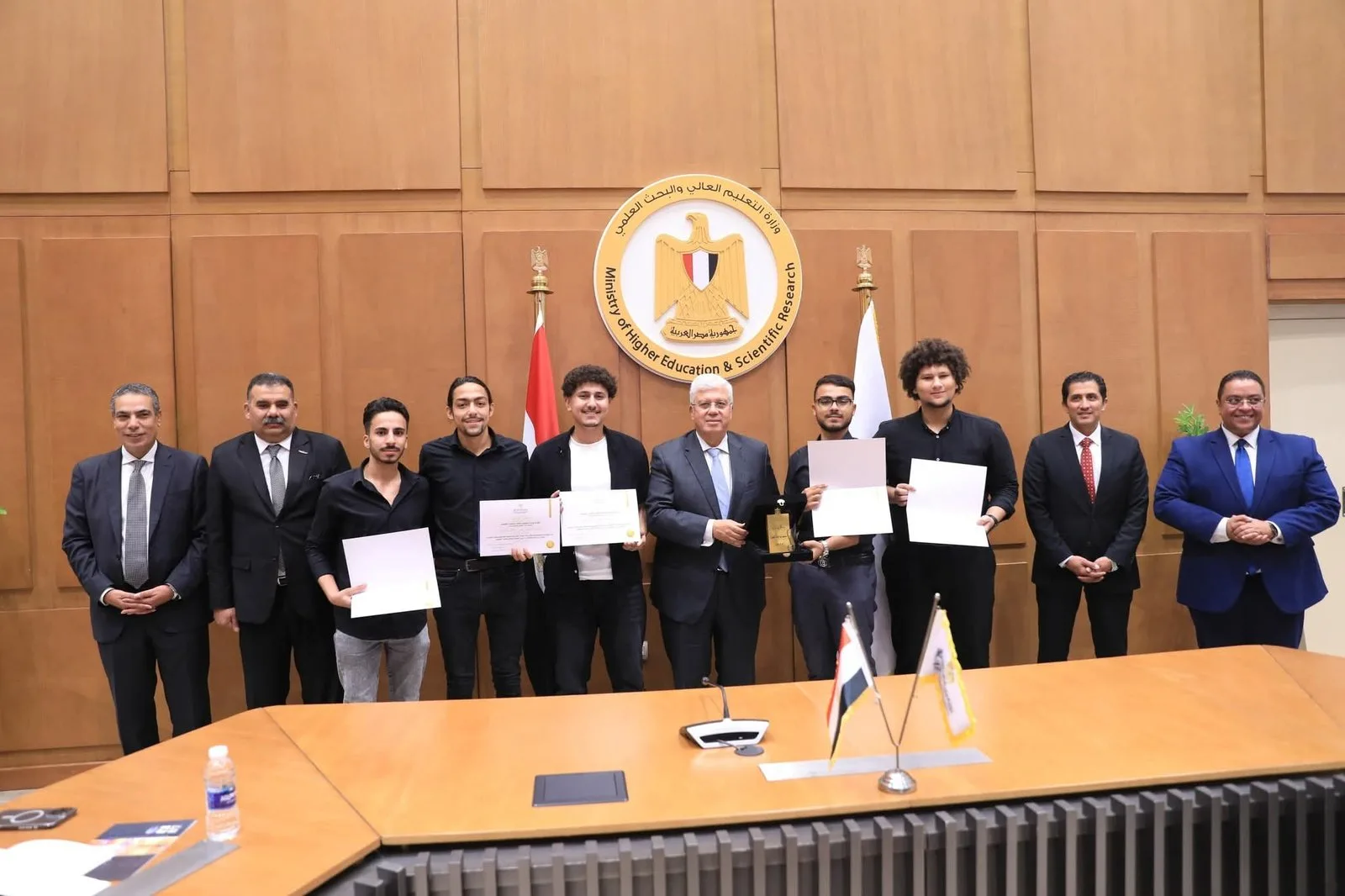 وزير التعليم العالي ي honored الفائزين في مسابقة “معًا” لمكافحة الأفكار غير السليمة. وزير التعليم العالي ي honored الفائزين في مسابقة “معًا” لمكافحة الأفكار غير السليمة.