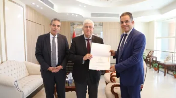 وزير التعليم العالي يقدّم تكريمًا لفريق الإعلام بالوزارة اعترافًا بمساهماتهم في تعزيز الإعلام الرقمي