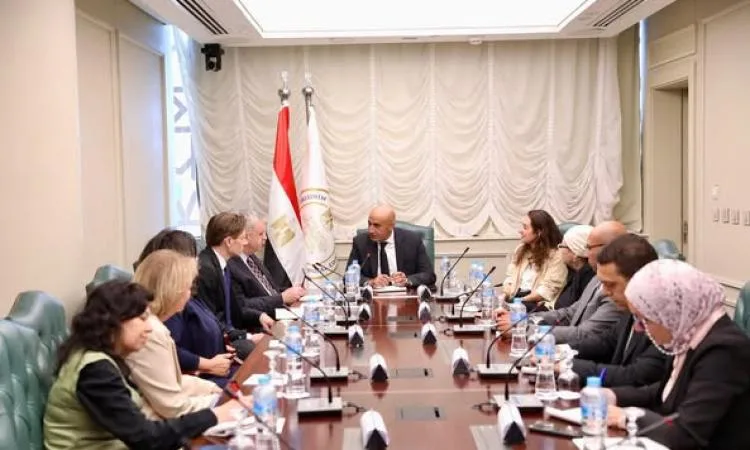 وزير التعليم يناقش مع السفير الألماني بدء مشروع المدارس المصرية الألمانية وزير التعليم يناقش مع السفير الألماني بدء مشروع المدارس المصرية الألمانية