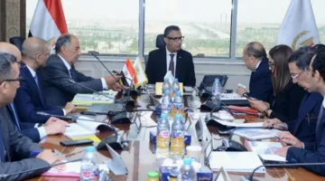 وزير التموين ورئيس الشركة المصرية لتجارة الجملة يتبادلان الآراء حول سير العمل وتوفر السلع في المنافذ والمخازن.