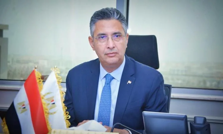 وزير التموين يضمن استمرار توزيع الخبز المدعوم للمواطنين في جميع المحافظات.