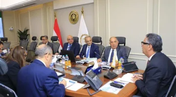 وزير التموين يلتقي برئيس الشركة المصرية لتجارة الجملة لبحث حالة توفر السلع في المنافذ والمخازن.