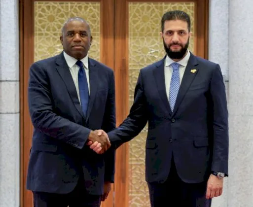 وزير الخارجية البريطاني يجتمع بالشرع