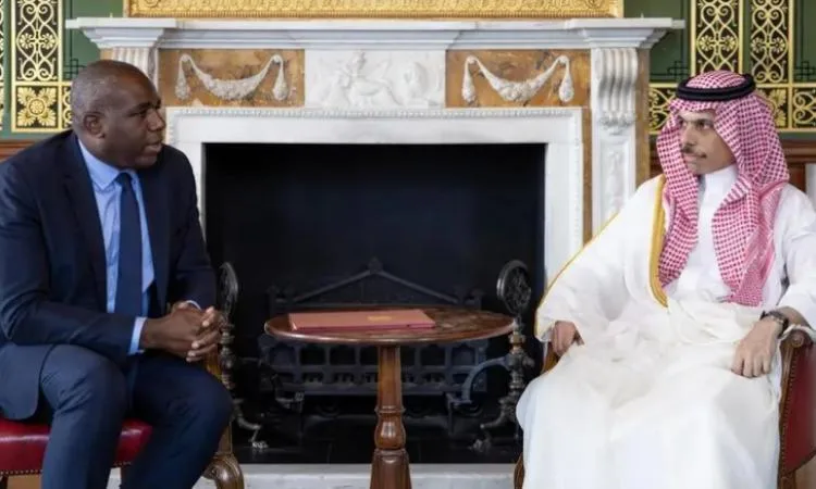 وزير الخارجية السعودي ونظيره البريطاني يتباحثان عبر الهاتف حول التطورات الأخيرة في المنطقة وزير الخارجية السعودي ونظيره البريطاني يتباحثان عبر الهاتف حول التطورات الأخيرة في المنطقة