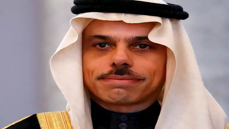 وزير الخارجية السعودي يناقش التطورات الإقليمية مع نظيره البريطاني
