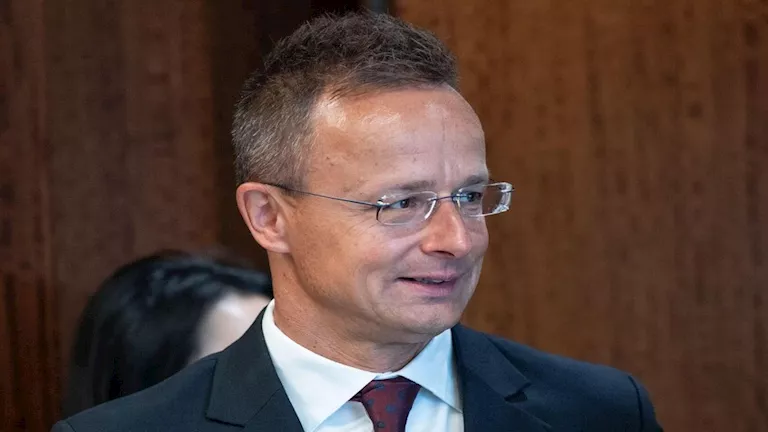 وزير الخارجية الهنغاري: لن نقدم أسلحة لأوكرانيا الآن أو في المستقبل وزير الخارجية الهنغاري: لن نقدم أسلحة لأوكرانيا الآن أو في المستقبل