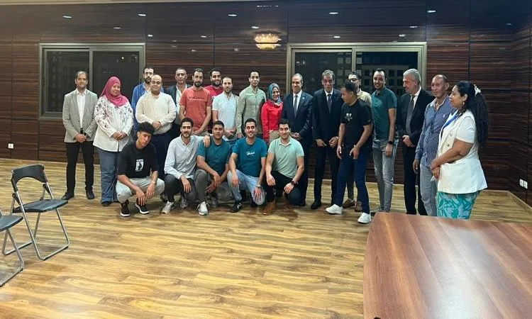 وزير الخارجية والمغتربين يلتقي بأفراد الجالية المصرية في غينيا الاستوائية